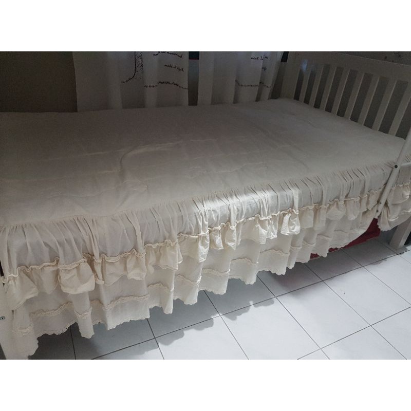 Sprei rumbai krem polos vintage preloved / thrift