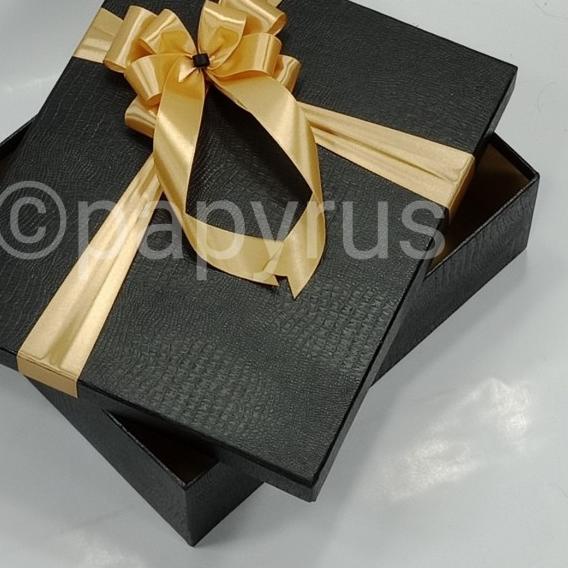 

Papyrus 25x30cm Tinggi 10cm Kotak Kado Gift Box