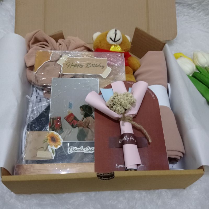 

Hampers hijab/kado cewek/hadiah ulang tahun cewek/ kado ulang tahun cewek/ hampers cewek