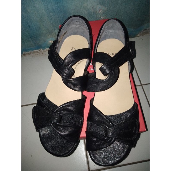Sepatu sandal Wanita Hitam Ziera Doxie size 39 Kulit Sapi