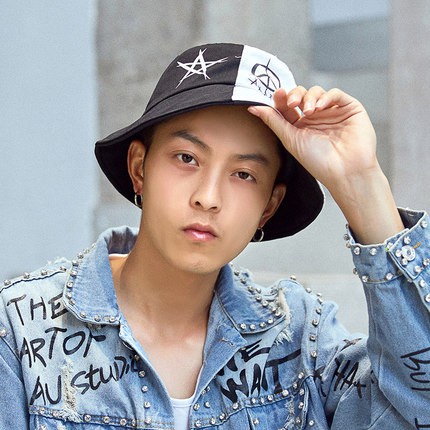 Topi Bucket Pria / Wanita Motif graffiti Hitam Putih Bahan Katun Murni Gaya Korea hipster