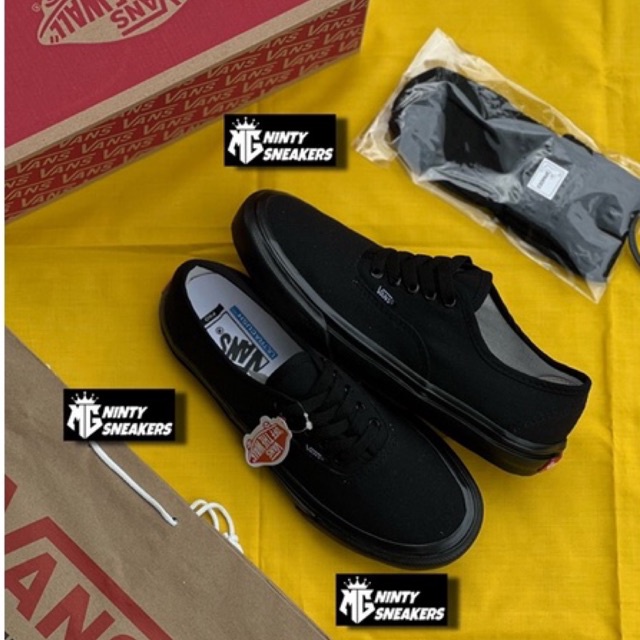 Sepatu hitam sepatu vans authentic allblack sepatu sneakers sepatu pria sepatu wanita