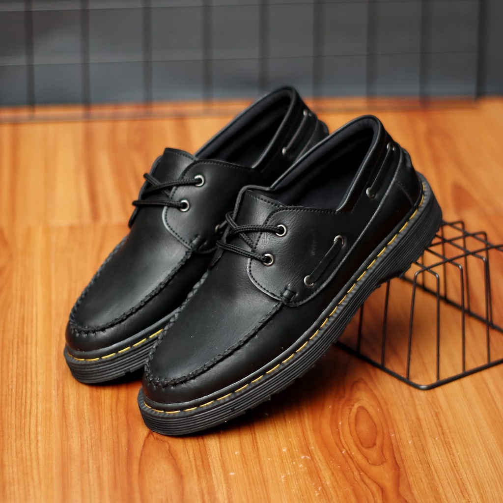 TURNER Sepatu Formal Pria Kulit Sintetis Casual Modern Pantofel Hitam Kerja Kantor Kuliah