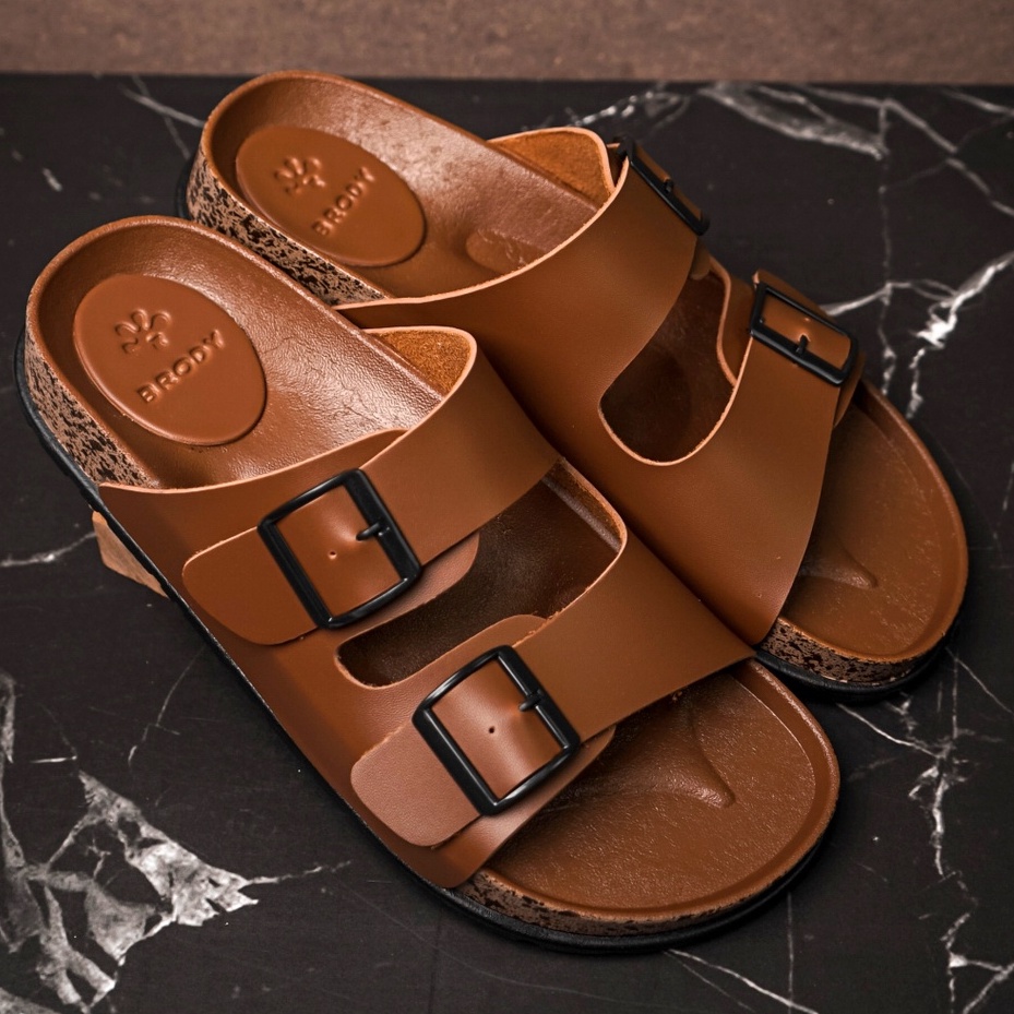 SARASARA YUK - Sandal Pria Slop Casual Model Puyuh Birken BRODY BRAVO Sendal Laki laki Selop Gesper dua 2 Kasual Sol Kulit Rumahan Size Ukuran 38 39 40 41 42 43 Ori Original SARA SARA Cowok Warna Brown Cokelat Coklat Terbaru Premium Mall Official Store