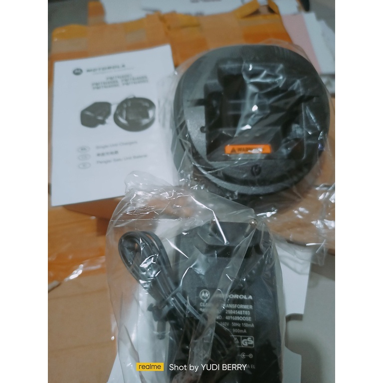 Charger ht motorola gp 2000 baru murah Casan ht motorola gp2000 New CHARGER MOTOROLA GP2000 ORI