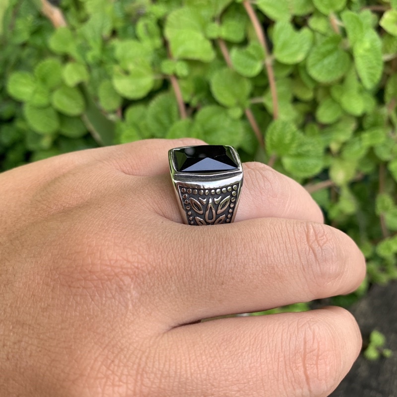 Cincin Pria Batu Hitam Pekat Cutting Hight Quality Ring Titanium Motif Retro