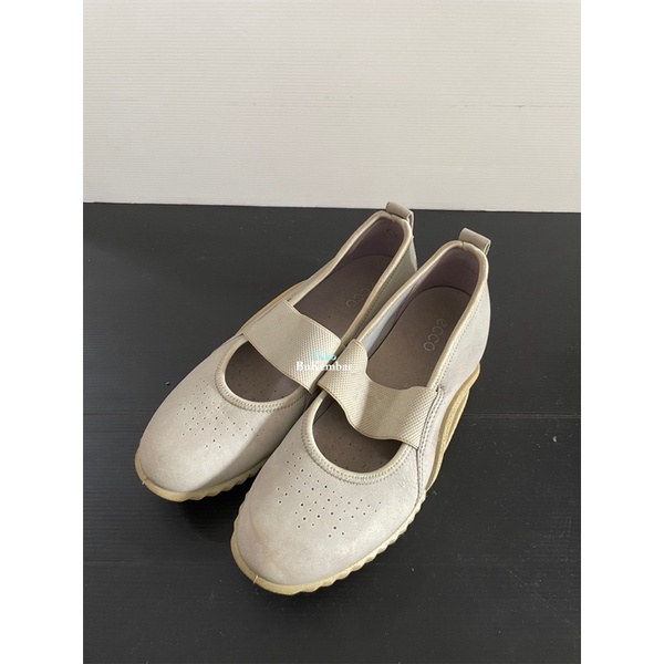 Ecco slip on shoes (Preloved) size 40