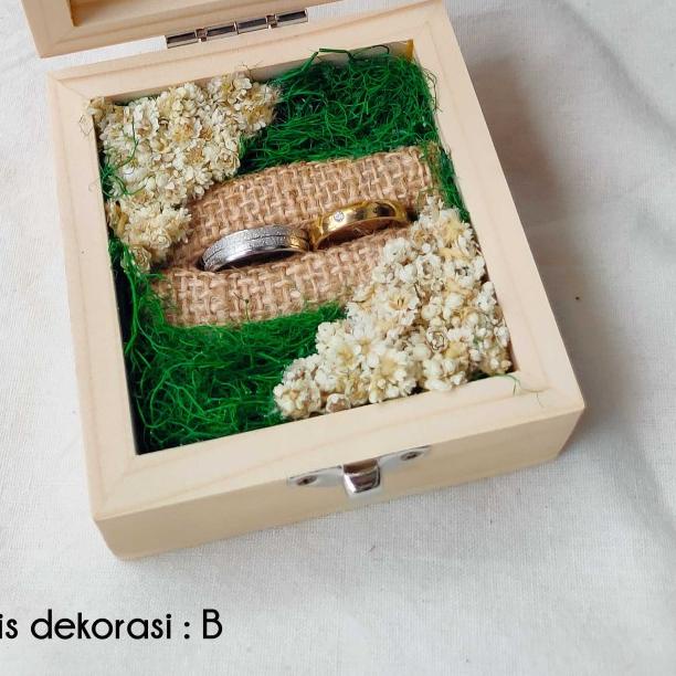 

Kotak cincin kayu jati belanda akrilik + print nama + bantalan cincin