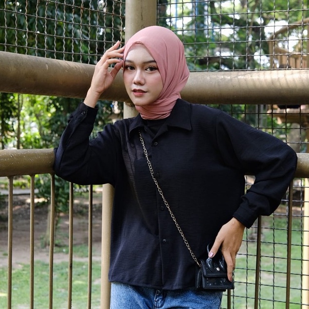 VIONA Shirt Crinkle Oversize - Kemeja Crinkle model Oversize KEMEJA WANITA POLOS LENGAN PANJANG CASUAL  Kemeja Crinkle Wanita Polos KEMEJA JUMBO WANITA /KEMEJA POLOS WANITA/KEMEJA JUMBO OVERSIZE POLOS /  ATASAN WANITA PREMIUM/ KEMEJA POLOS WANITA KEKINIAN