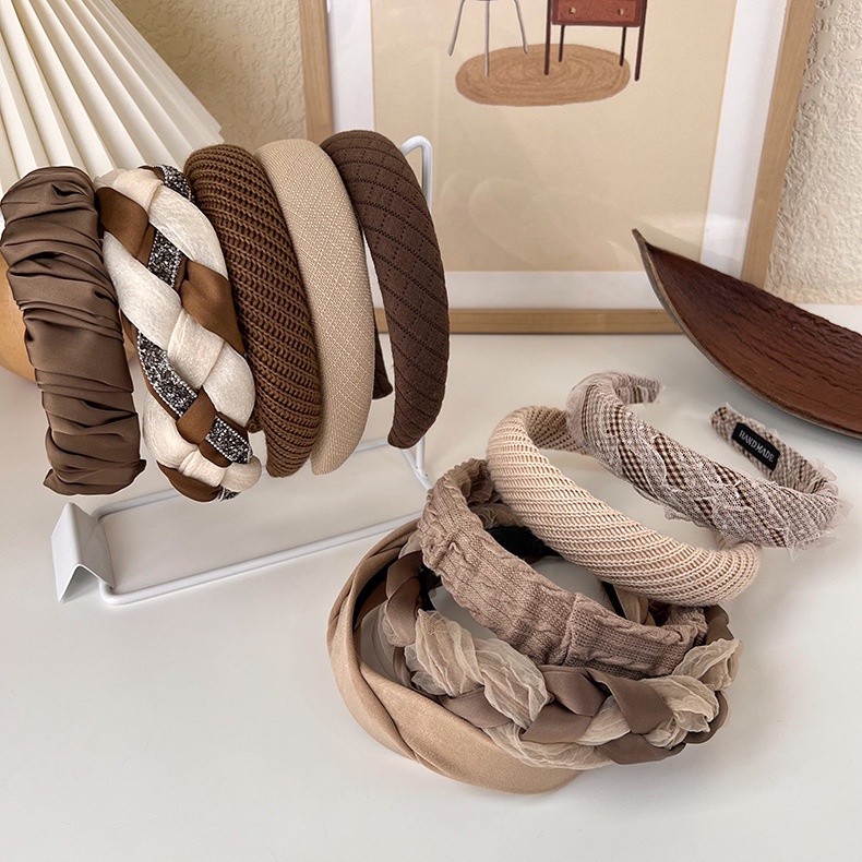 BANDO KAIN VARIAN COKLAT COKELAT BROWN EARTH TONE WIDE PADDED HEADBAND BENDO KEPANG LEBAR TEBAL KHAKI HAIR HOOP HAIRBAND FURRY BULU KOREA KOREAN MOTIF TEKSTUR PATTERN GARIS SOFT LEMBUT KERUT 02