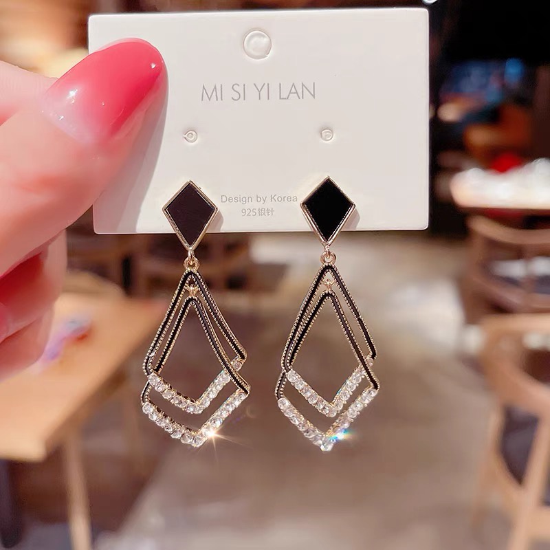 Anting Tusuk Silver Needle 952 Desain Geometri Hias Berlian Hitam Gaya Retro Untuk Wanita