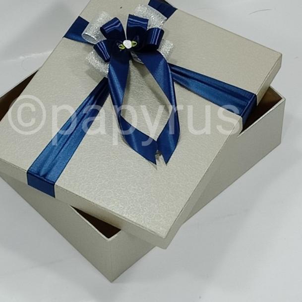 

Papyrus 25x30cm Tinggi 10cm Kotak Kado Gift Box