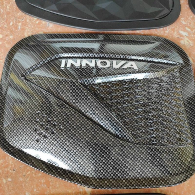 tanc cover tutup tangki bensin toyota all new innova inova reborn 2016 sampai 2023 ribon venturer 2022 2021 2020 2019 2018 2017 PLATINUM CHROME CROME hitam carbon tempel