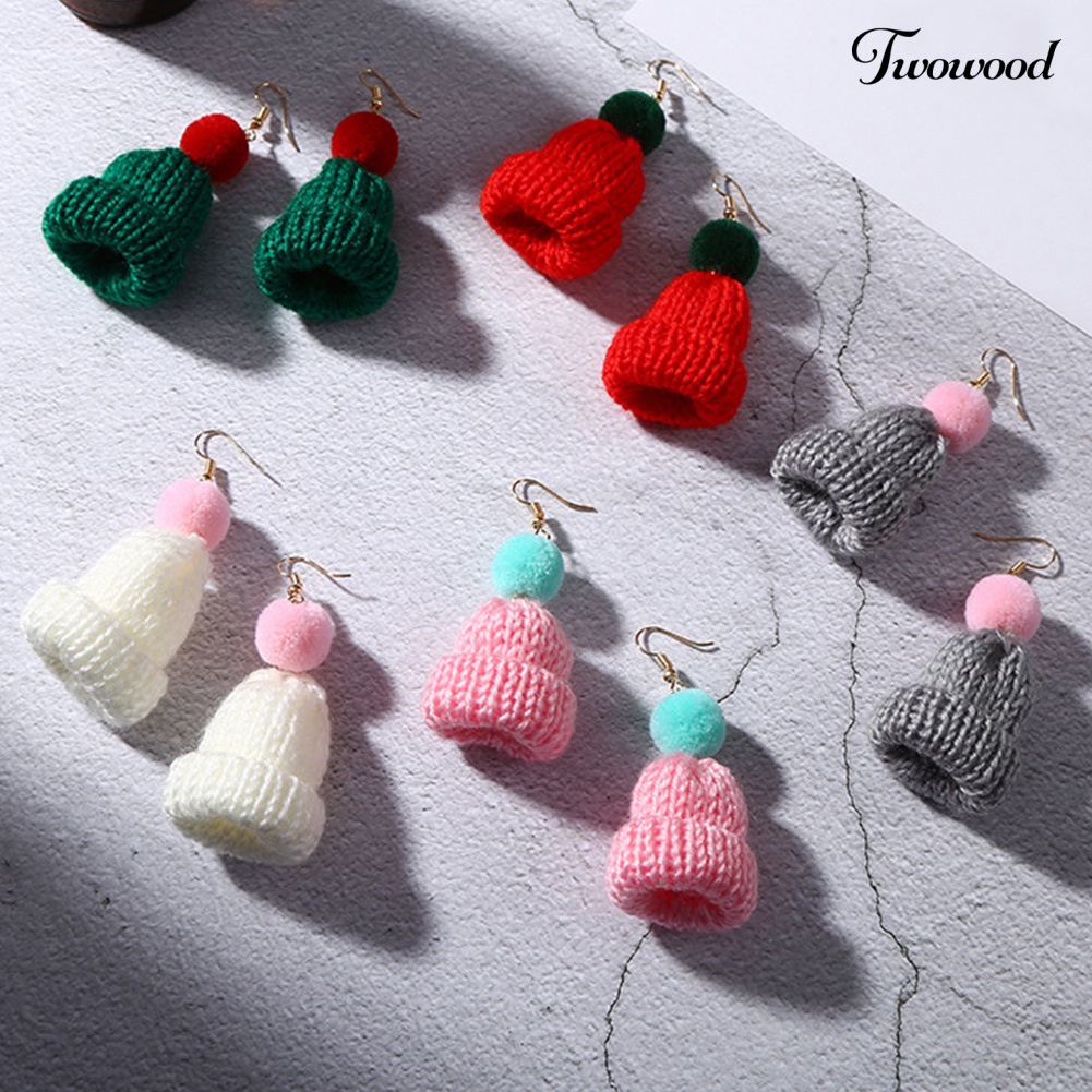 Anting Kait Model Juntai Desain Topi Beanie Pompom Untuk Wanita