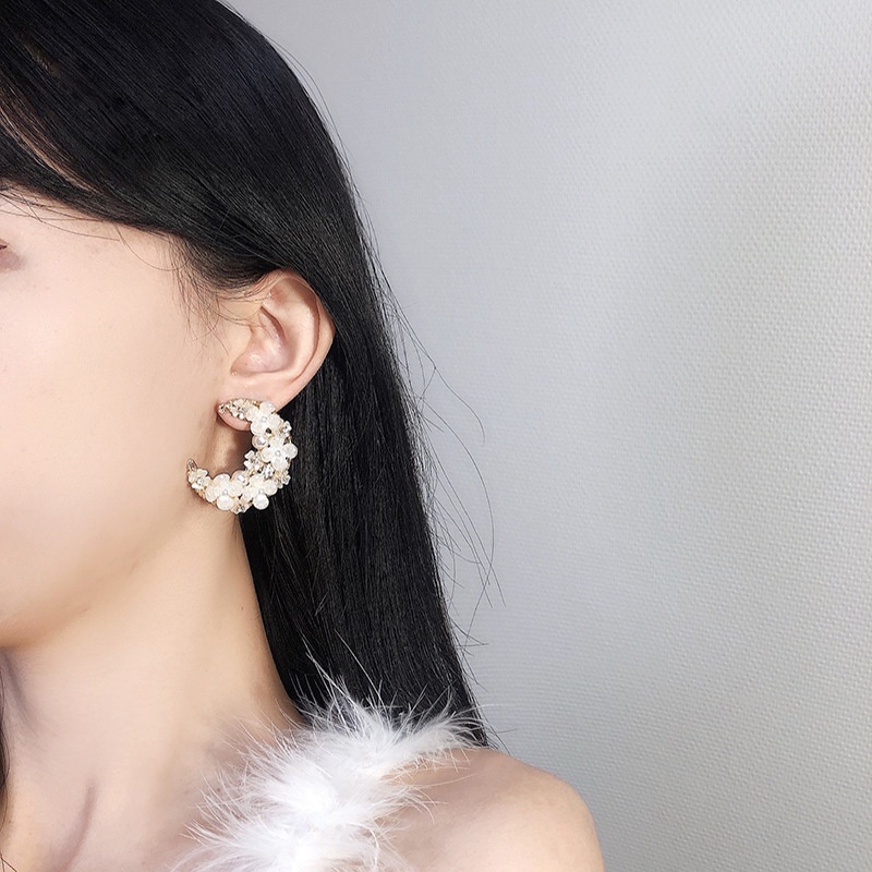 Anting Stud Desain Bunga Putih Gaya Korea Untuk Wanita