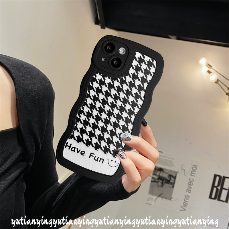 Case OPPO A17 A17 A15 A57 A95 A55 A12 A76 A16 A74 A5 A9 A16s A96 A5s A1k A35 A7 A16K A77s A54 A53 A3s A17K A72 A12E A52 Reno 87 6 Wavy Edge Houndstooth Pattern Smiley Lucu Soft Cover