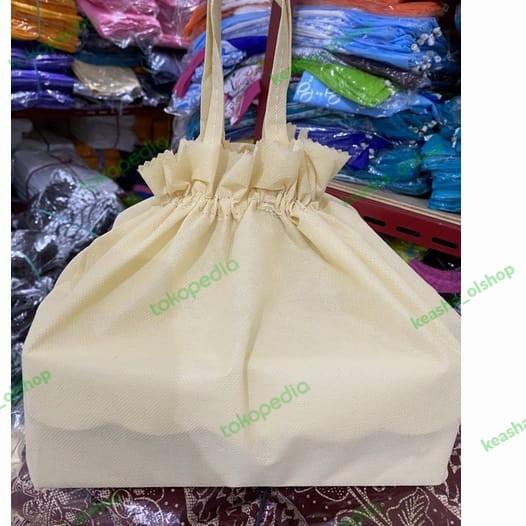 

Tas Spunbond Serut Tas kain Serut Goodie Bag Polos Ukuran 30 x 30 Cm - Orange