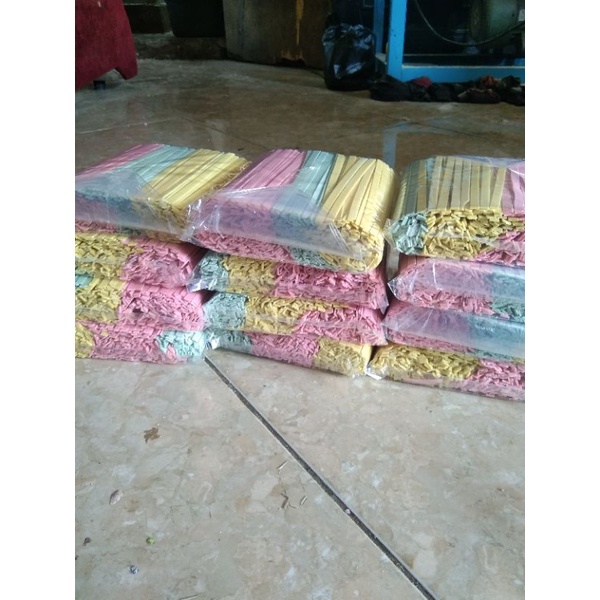 

mie gepeng mix manis 3 warna 20 kg