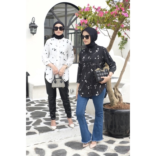 Monocrome flower blouse | atasan wanita motif bunga | blouse wanita hitam putih | kemeja wanita simpel | atasan muslim wanita | kemeja ngantor