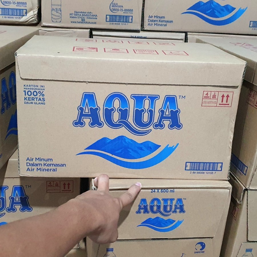 

CTN 24*600ML - AQUA PET 600 Ml AIR MINERAL /GOJEK ONLY