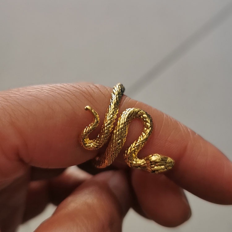 Cincin Desain Zodiak Ular Warna Merah Gaya Vintage Untuk Fashion