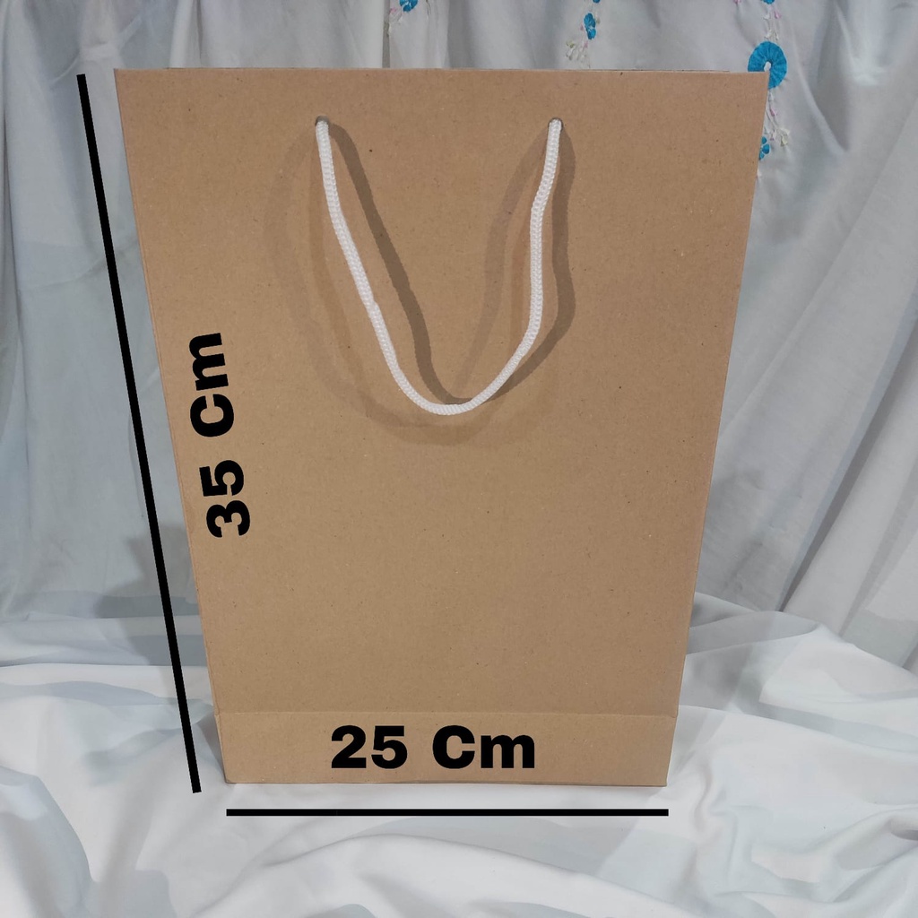 

Paper Bag Sedang Motif Polos Kualitas Premium 35x25x9cm