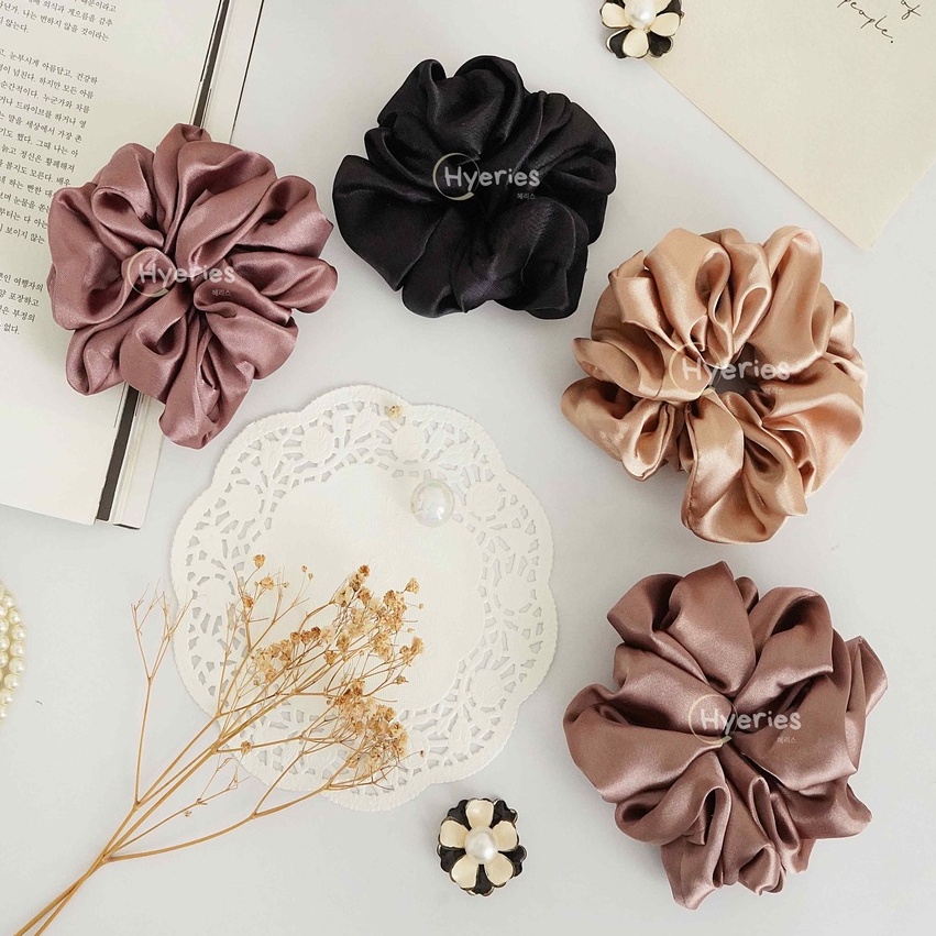 HYERIES Scrunchie Satin PREMIUM JUMBO / Scrunchie Silk Glossy Velvet / Ikat Rambut Cepol / Kunciran Rambut Hijab / Kuncir Hijab / Scrunchies / Pita Rambut / Ikat Rambut Korea / Aksesoris Rambut Korea / Aesthethic Korean Accesories