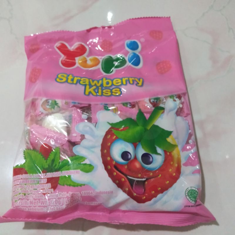 

Permen Yupi Strawberry Kiss 1 pack