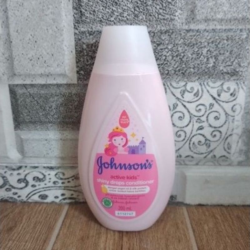 Johnson's conditoner shampoo