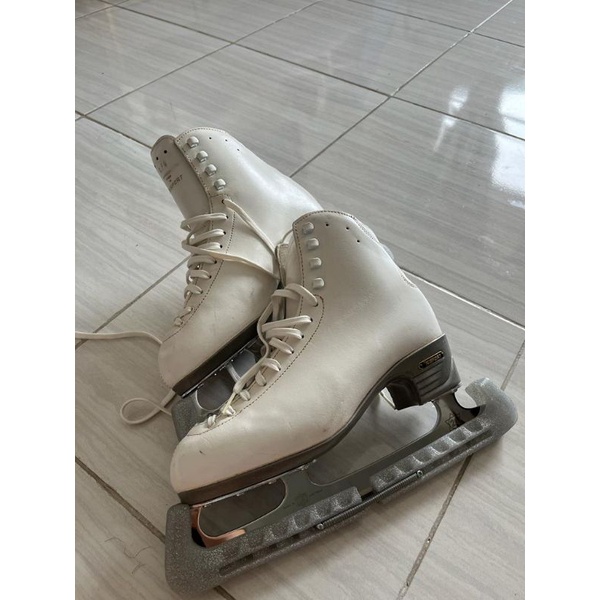 sepatu ice skating Risport
