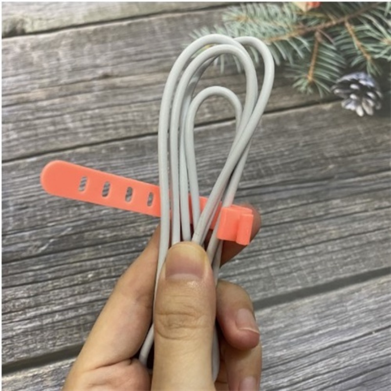 1pc Klip Pengikat Kabel Data / Charger / Earphone Bahan Silikon Lembut Anti Hilang Warna Acak