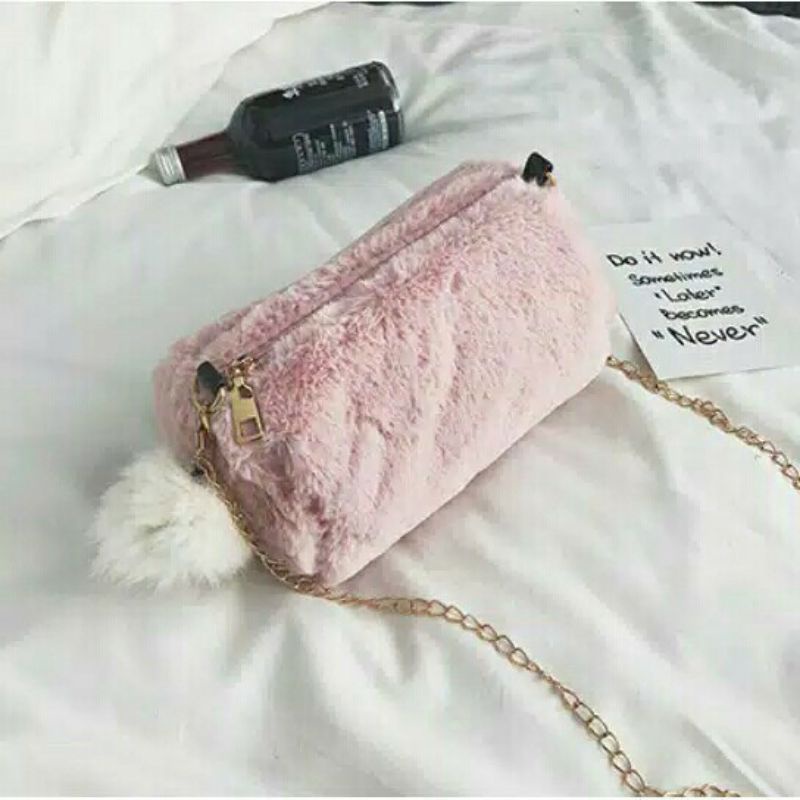 Tas Selempang Wanita Bahan Bulu | Tas Selempang Helly Pom | Bahan Bulu import dari korea | Murah Bisa COD