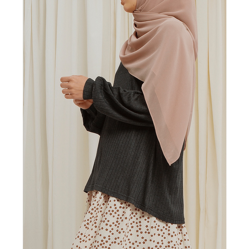 Cottoncut Yasmin Top Kaos Lengan Panjang Oversized Longsleeve