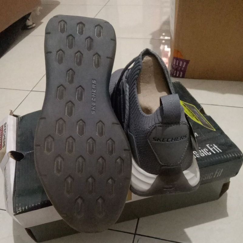 sepatu Skechers Kesler 210040