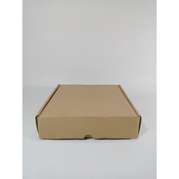 

BOX / KOTAK / KARDUS 21x21x5 cm Polos / Die Cut/ Box Hampers/ Box Gift (10 PCS)