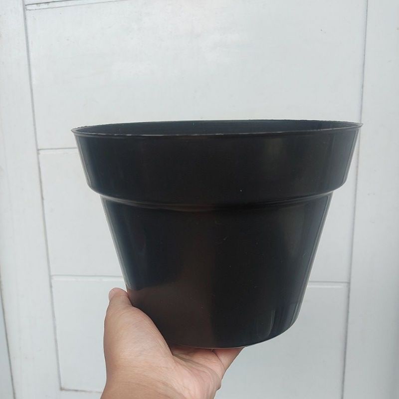 Pot Bunga GMP 25 Hitam diameter 23,5 cm Pot Tanaman Hias Plastik Hitam Polos Yogyakarta Jogja