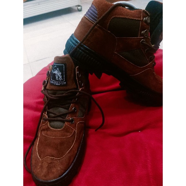 sepatu outdoor size 40 second