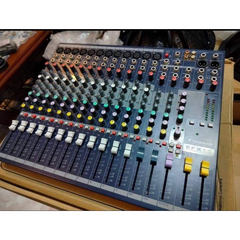 Mixer soundcraft EFX 12