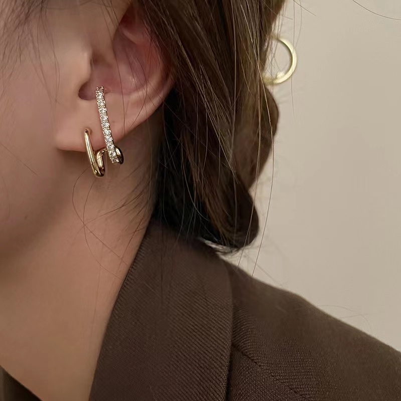 Anting Stud Bentuk U Warna Emas Aksen Kristal Gaya Korea Untuk Wanita