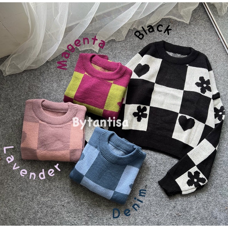 SWEATER RAJUT CROP MOTIF KOTAK LOVE MODEL PENDEK