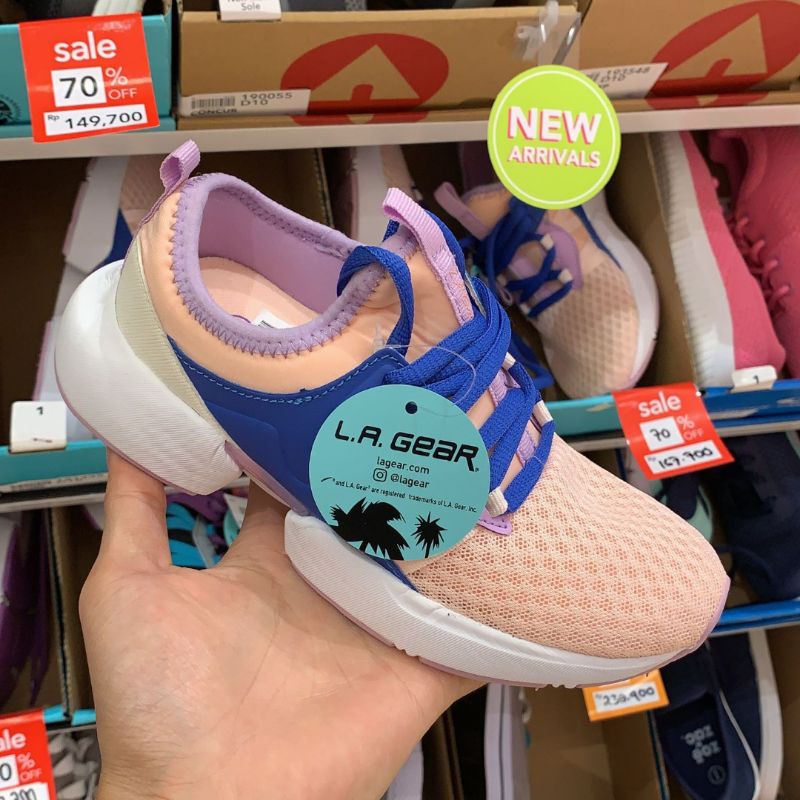 payless big sale LA gear kids size 35