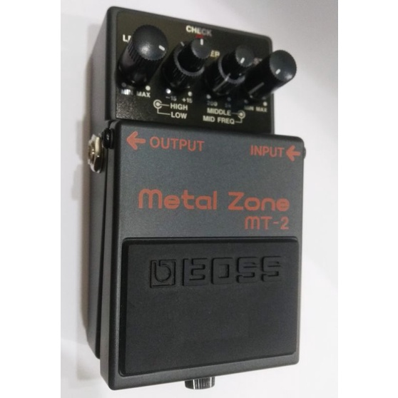 Efek gitar Boss MT2 (Metal Zone)