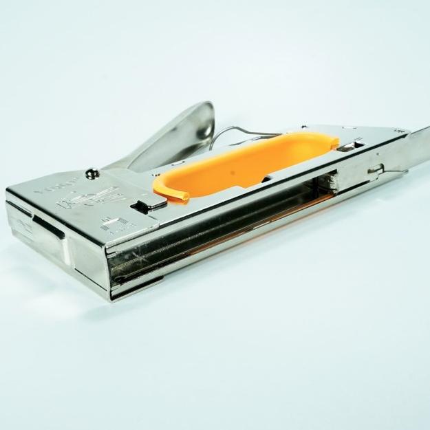 

Mesin Hand Stapler Tacker Manual YUSO Y23 Tembak Staples 13/6 13/8