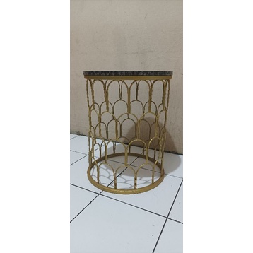 Meja Nakas Besi Elegan