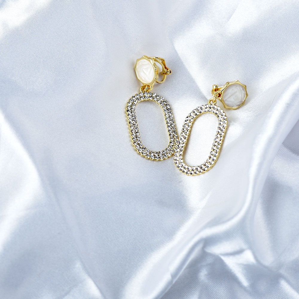 Anting Klip On Tanpa Tindik Desain Geometri Hias Kristal Warna Emas Untuk Wanita