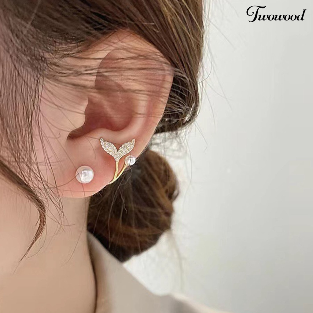 1 Pasang Anting Stud Desain Ekor Ikan Aksen Mutiara Berlian Imitasi Gaya Korea Untuk Hadiah Ulang Tahun