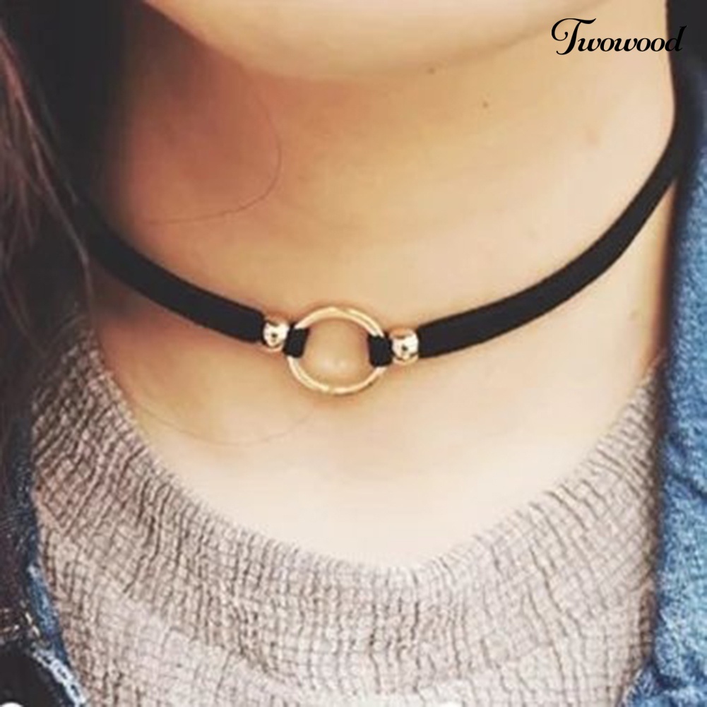 Kalung Choker Bahan Velvet Dengan Liontin Lingkaran Kecil Gaya Gothic Untuk Wanita