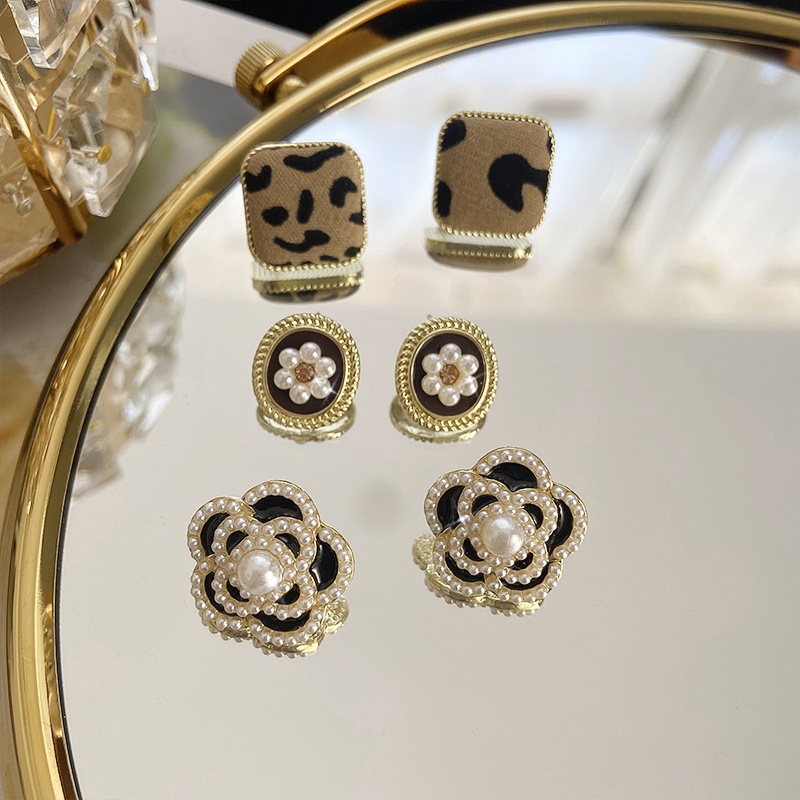 Anting Stud Hias Mutiara Gaya Vintage Korea Untuk Wanita