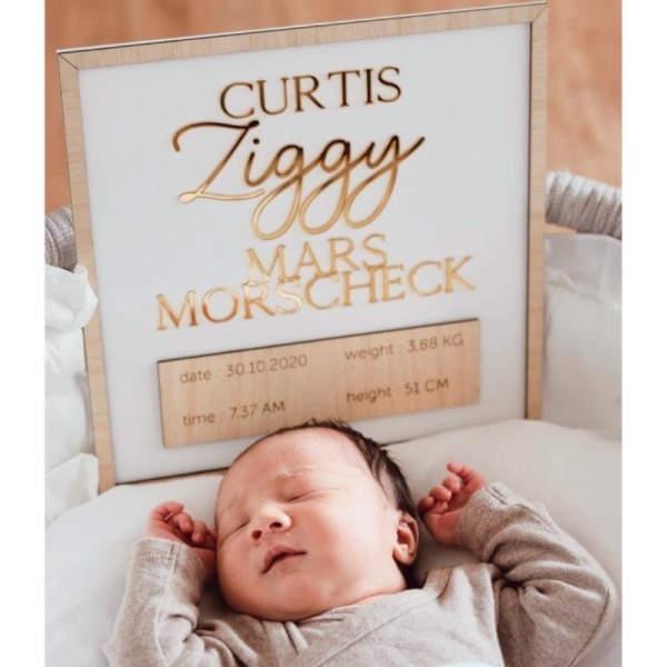 

Dijual Baby Board Name Gold / Birth Board Customized / Papan Nama Bayi Lahir Diskon