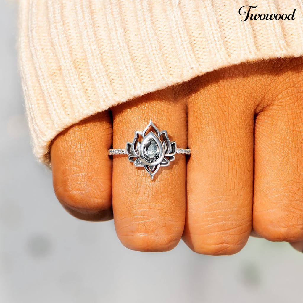 Cincin Bentuk Water Drop Aksen Berlian Imitasi Gaya Vintage Untuk Wanita